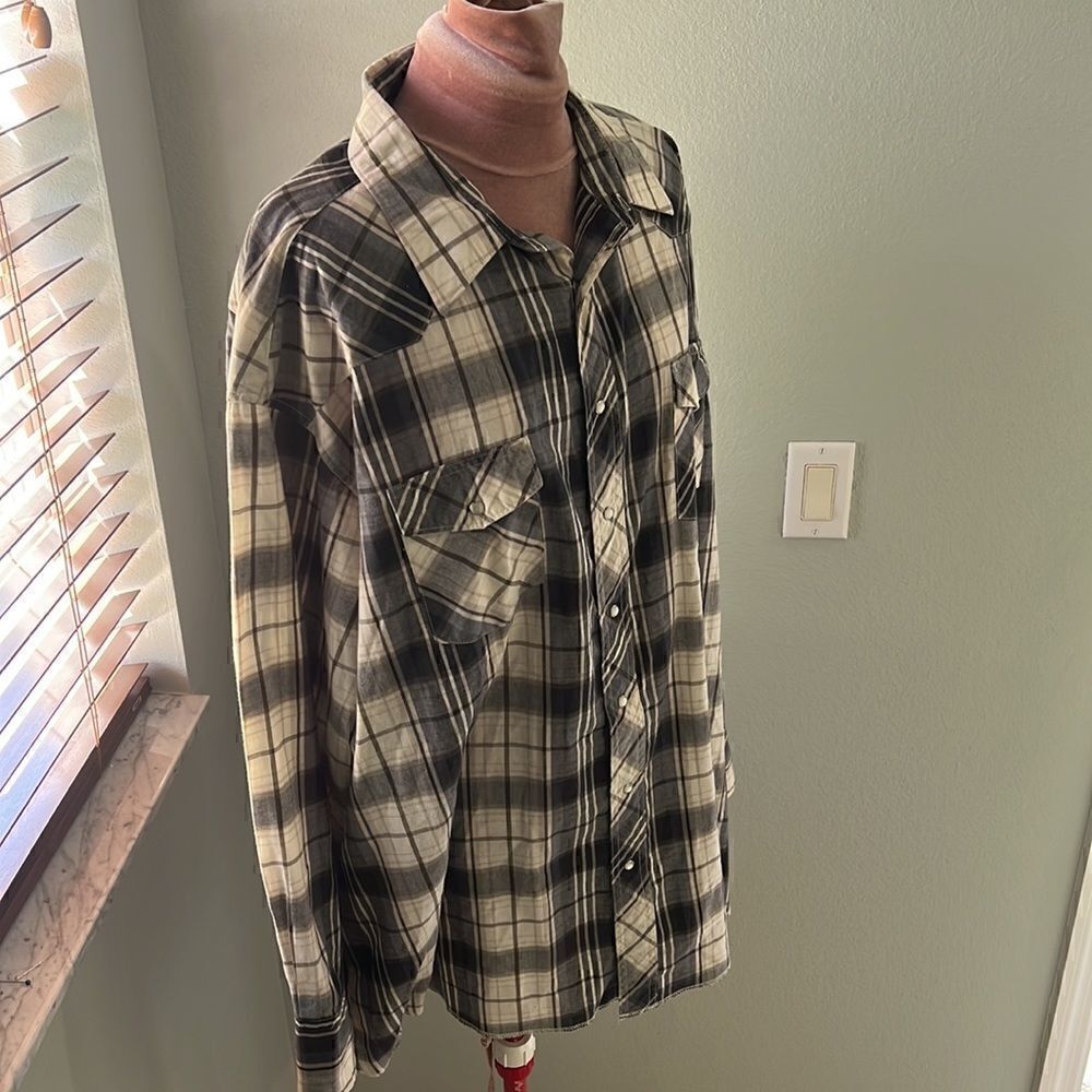 Wrangler Button Down    - Picture 2 of 6